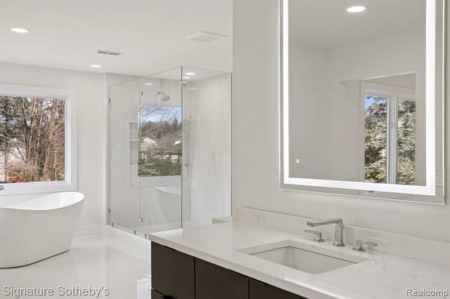 2532 Cedar Brook Court, Rochester Hills, MI 48309