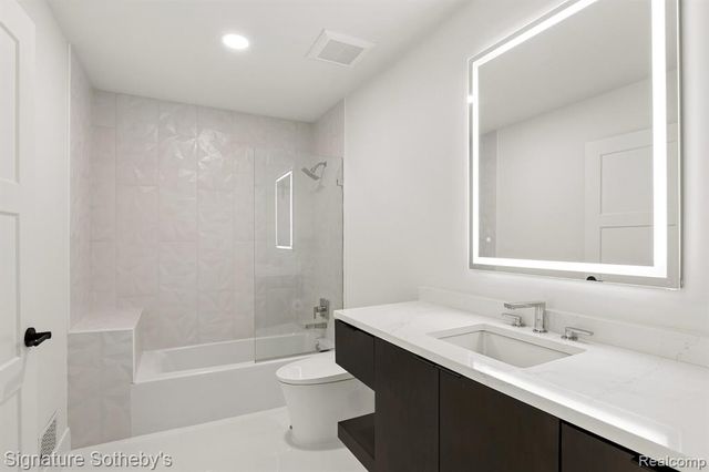 2532 Cedar Brook Court, Rochester Hills, MI 48309