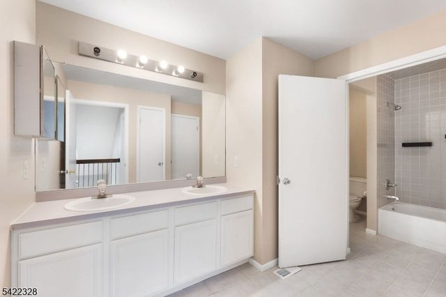 32 Pasture Ct, Roxbury Twp., NJ 07852