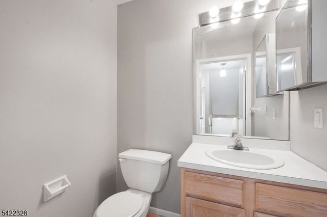 32 Pasture Ct, Roxbury Twp., NJ 07852