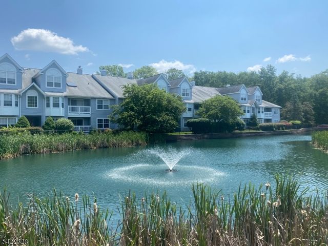 32 Pasture Ct, Roxbury Twp., NJ 07852