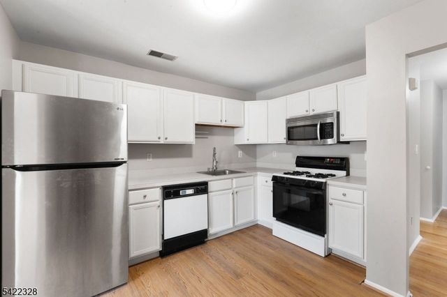 32 Pasture Ct, Roxbury Twp., NJ 07852