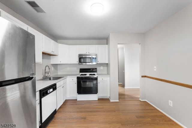 32 Pasture Ct, Roxbury Twp., NJ 07852