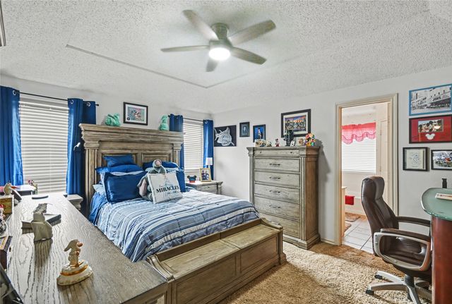 6056 Hillglen Drive, Watauga, TX 76148