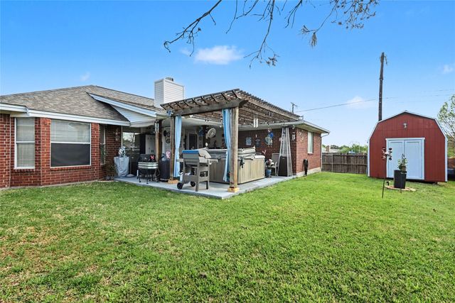 6056 Hillglen Drive, Watauga, TX 76148