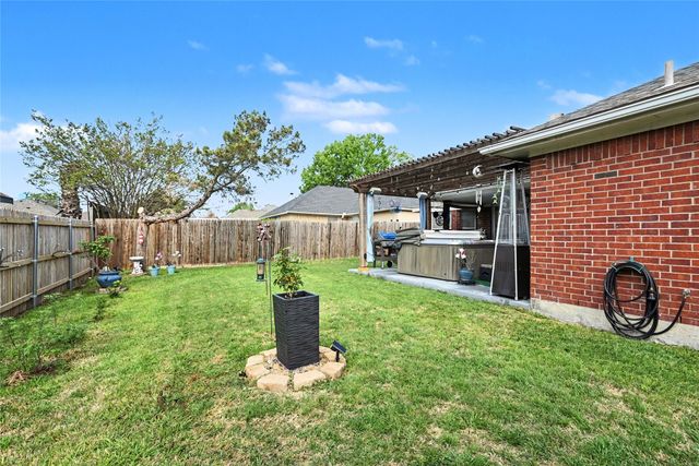 6056 Hillglen Drive, Watauga, TX 76148