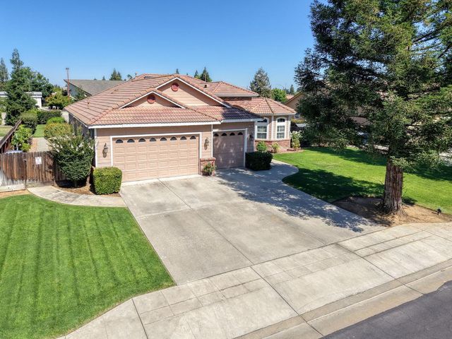 2665 Cypress Avenue, Clovis, CA 93611