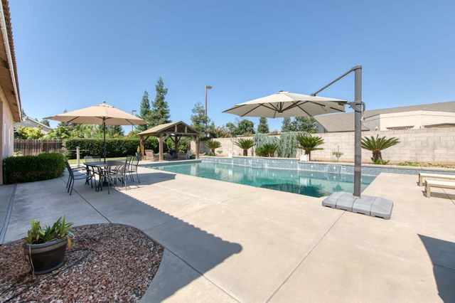 2665 Cypress Avenue, Clovis, CA 93611