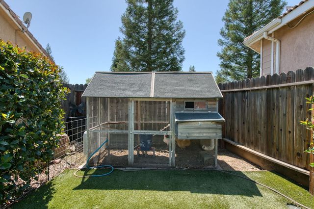 2665 Cypress Avenue, Clovis, CA 93611