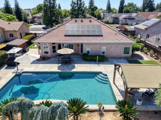 2665 Cypress Avenue, Clovis, CA 93611