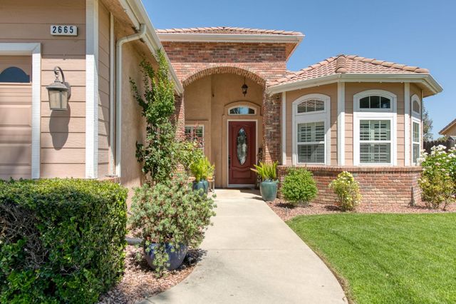 2665 Cypress Avenue, Clovis, CA 93611
