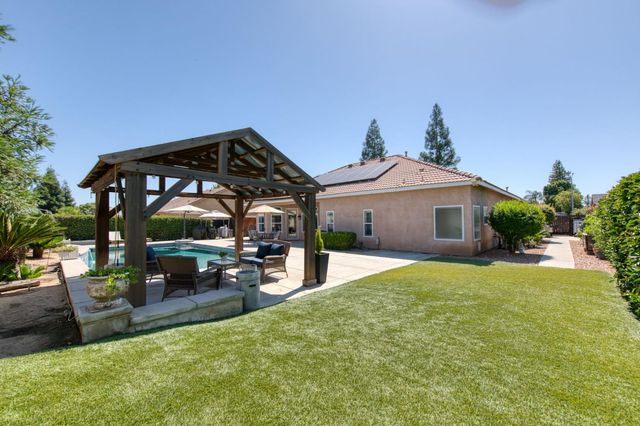 2665 Cypress Avenue, Clovis, CA 93611