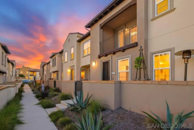 845 Blackstone Dr, San Marcos, CA 92078