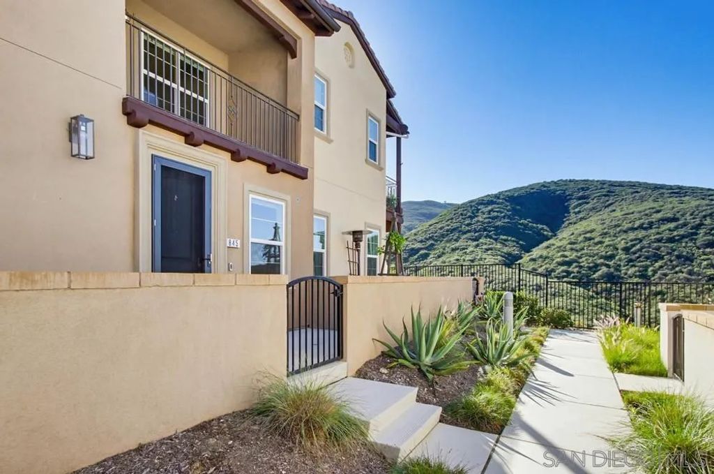 845 Blackstone Dr, San Marcos, CA 92078