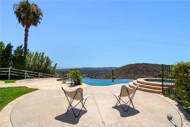 130 Dapplegray Road, Bell Canyon, CA 91307