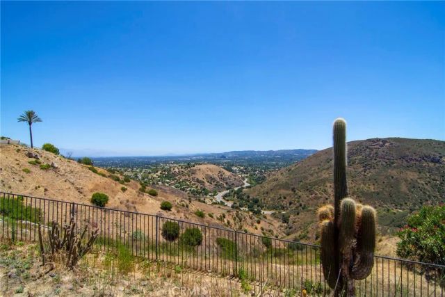 130 Dapplegray Road, Bell Canyon, CA 91307