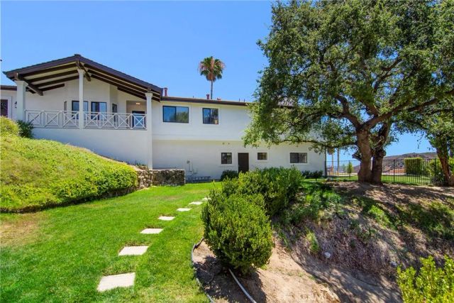 130 Dapplegray Road, Bell Canyon, CA 91307