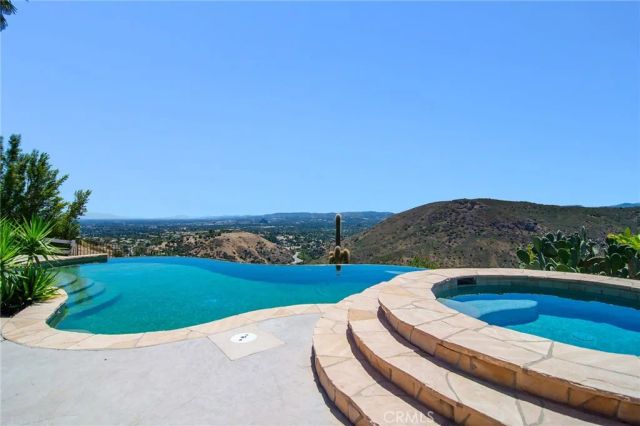 130 Dapplegray Road, Bell Canyon, CA 91307