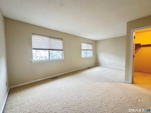 72 Staffordshire Commons Drive 72, Wallingford, CT 06492