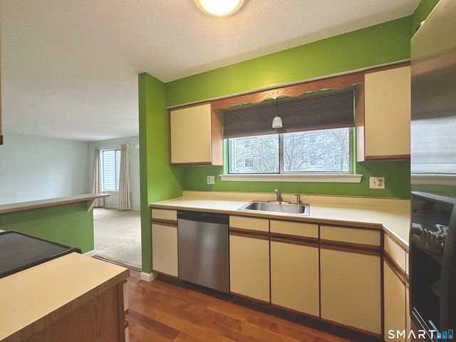 72 Staffordshire Commons Drive 72, Wallingford, CT 06492