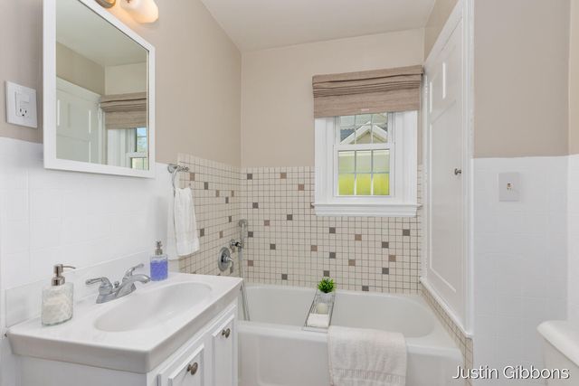 243 W 25th Street, Holland, MI 49423