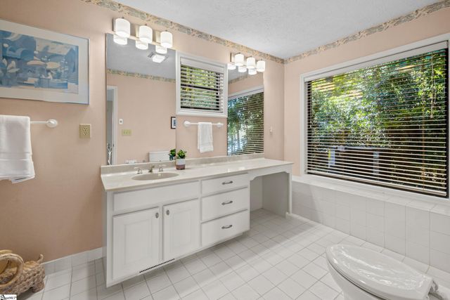 5 Lighthouse Court, Salem, SC 29676