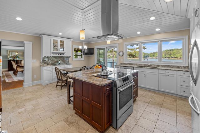 5 Lighthouse Court, Salem, SC 29676