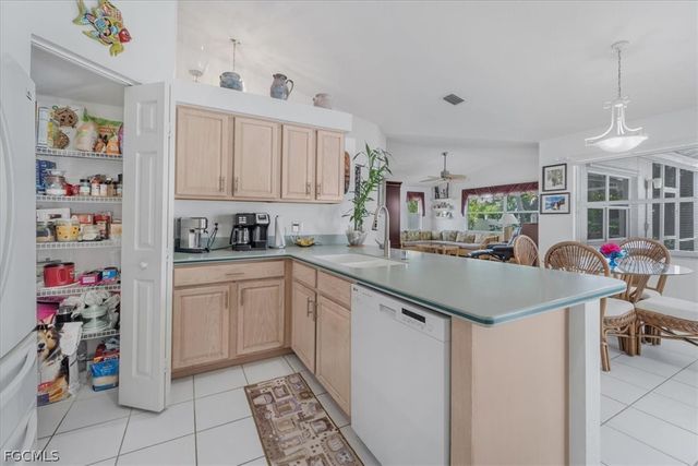 2516 SW 52nd TER, Cape Coral, FL 33914