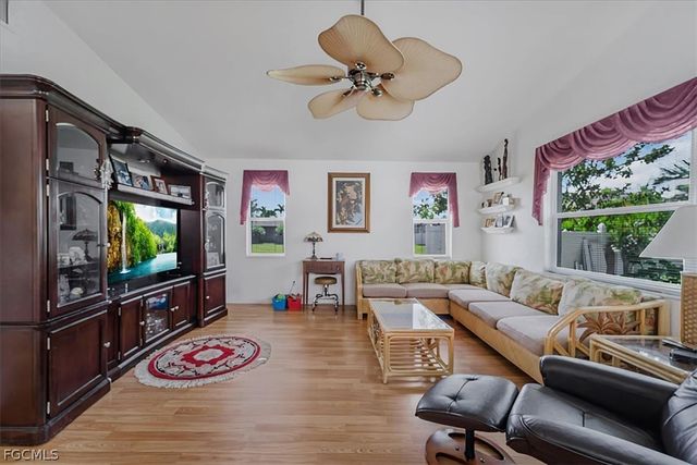 2516 SW 52nd TER, Cape Coral, FL 33914