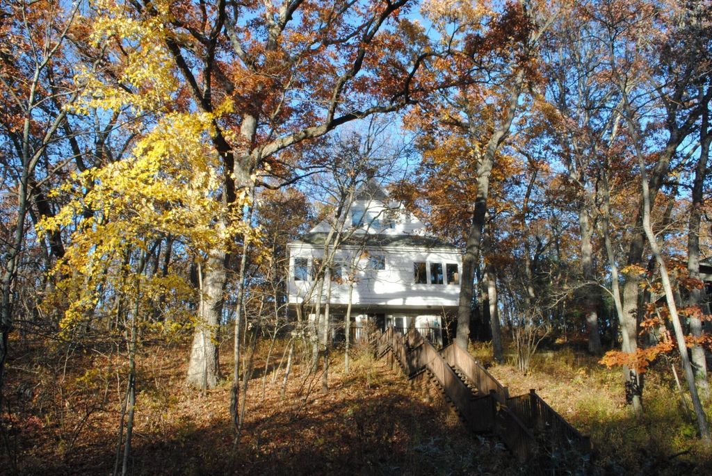 120 E Beachview Avenue, Beverly Shores, IN 46301