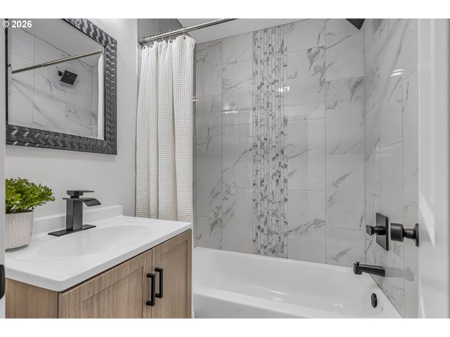 1217 Se 151ST Ave, Portland, OR 97233