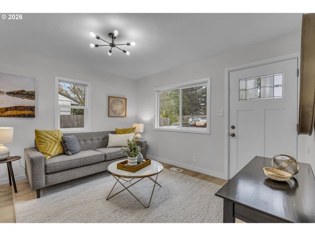 1217 Se 151ST Ave, Portland, OR 97233