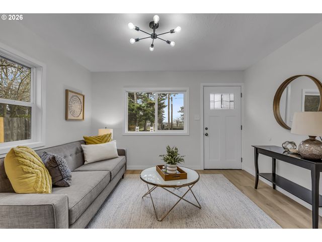 1217 Se 151ST Ave, Portland, OR 97233