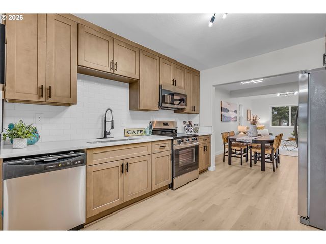 1217 Se 151ST Ave, Portland, OR 97233