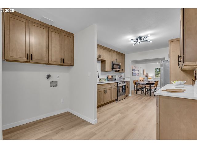 1217 Se 151ST Ave, Portland, OR 97233