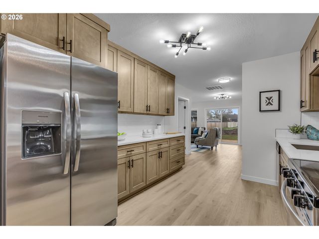 1217 Se 151ST Ave, Portland, OR 97233