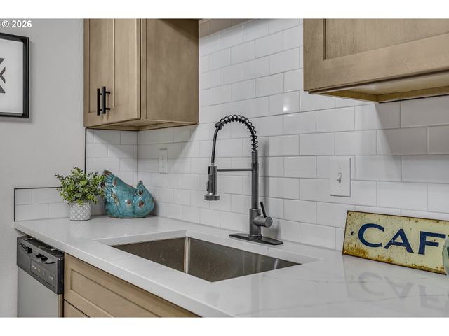 1217 Se 151ST Ave, Portland, OR 97233