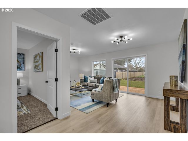 1217 Se 151ST Ave, Portland, OR 97233