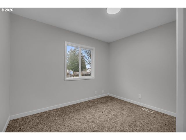 1217 Se 151ST Ave, Portland, OR 97233