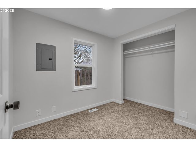 1217 Se 151ST Ave, Portland, OR 97233