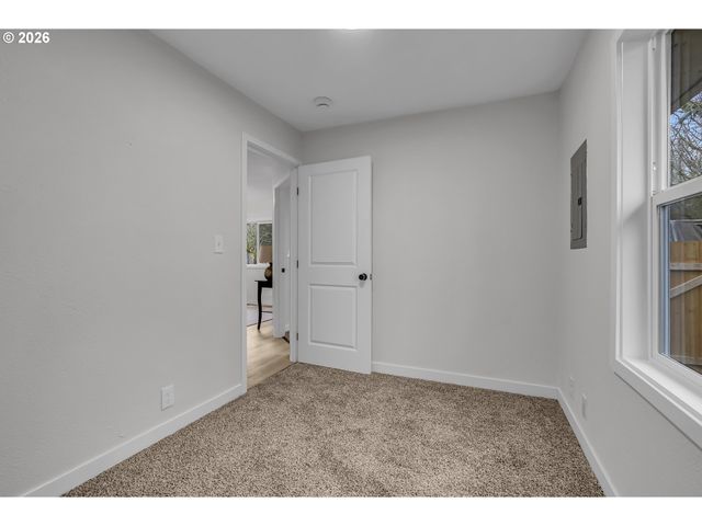 1217 Se 151ST Ave, Portland, OR 97233