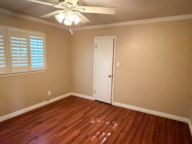 1315 E Hester Street, Brownfield, TX 79316