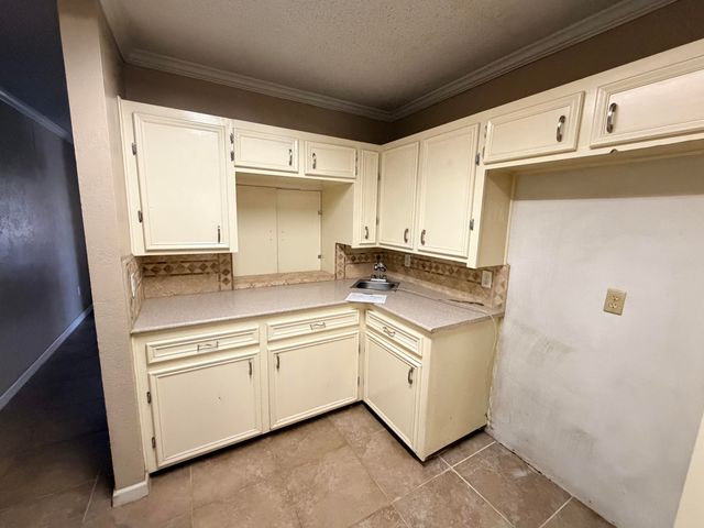 1315 E Hester Street, Brownfield, TX 79316