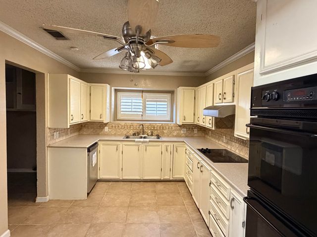 1315 E Hester Street, Brownfield, TX 79316