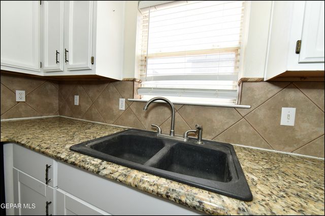 12121 TOWER HILL, El Paso, TX 79936