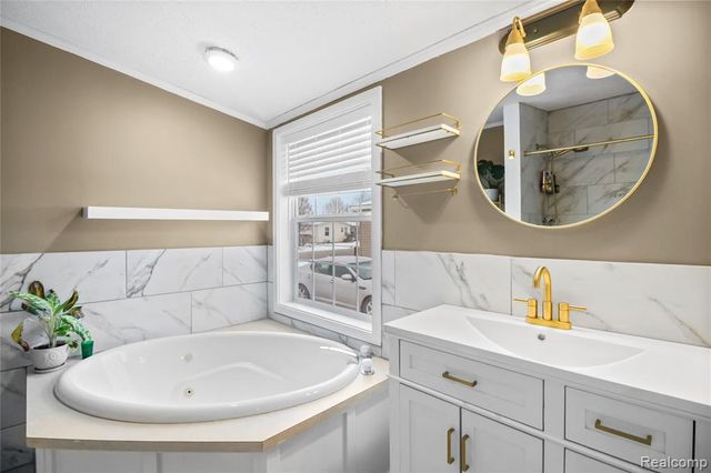 29224 Hidden River, Gibraltar, MI 48173