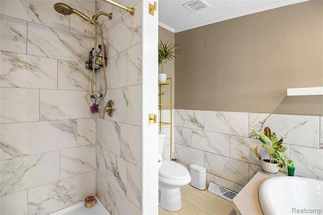 29224 Hidden River, Gibraltar, MI 48173