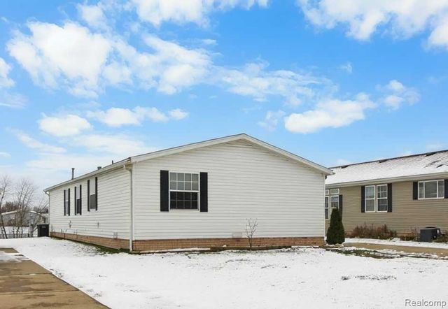 29224 Hidden River, Gibraltar, MI 48173