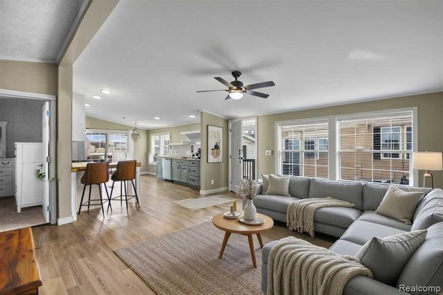 29224 Hidden River, Gibraltar, MI 48173