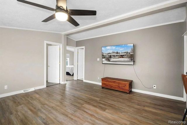 29224 Hidden River, Gibraltar, MI 48173